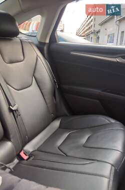 Седан Ford Fusion 2013 в 