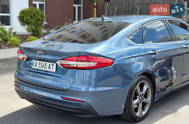 Седан Ford Fusion 2018 в 