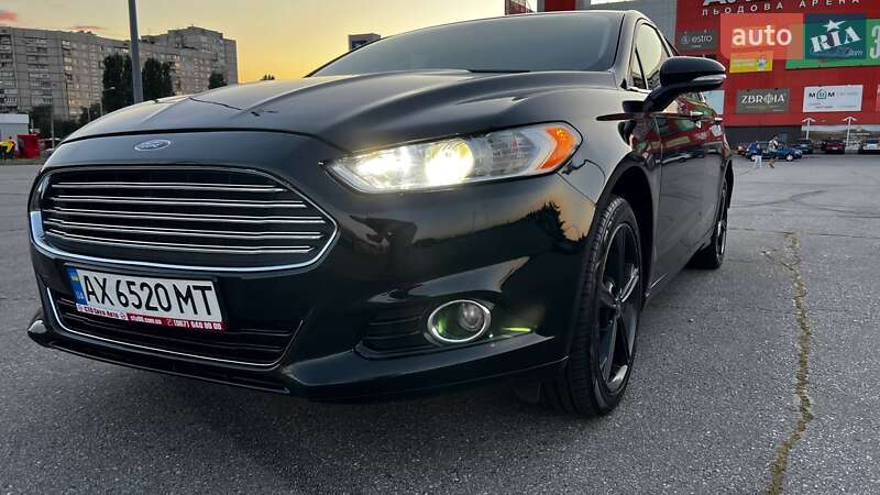 Седан Ford Fusion 2015 в 