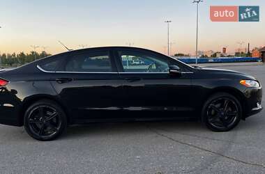 Седан Ford Fusion 2015 в 