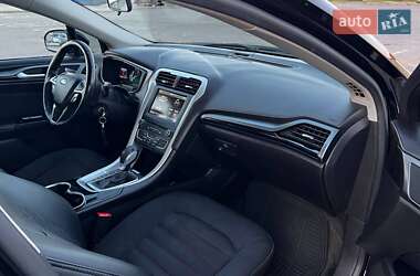 Седан Ford Fusion 2015 в 
