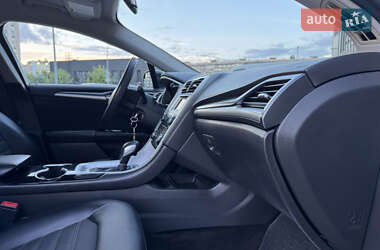 Седан Ford Fusion 2014 в 