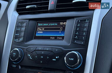 Седан Ford Fusion 2014 в 