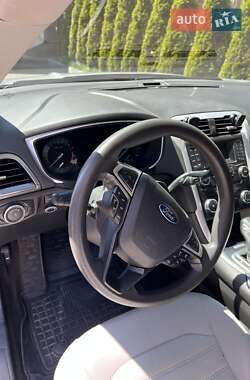 Седан Ford Fusion 2013 в 