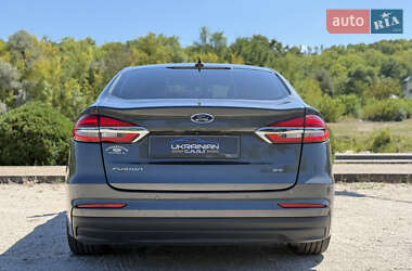 Седан Ford Fusion 2019 в 