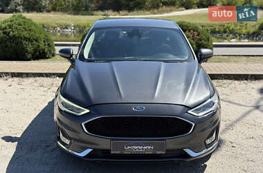 Седан Ford Fusion 2019 в 