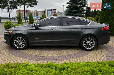 Седан Ford Fusion 2016 в 