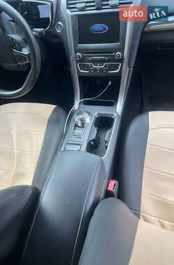 Седан Ford Fusion 2016 в 