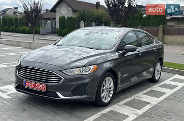 Седан Ford Fusion 2019 в 