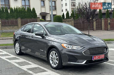 Седан Ford Fusion 2019 в Рівному