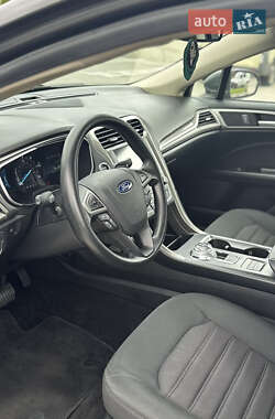 Седан Ford Fusion 2019 в 