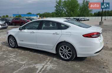 Седан Ford Fusion 2017 в 