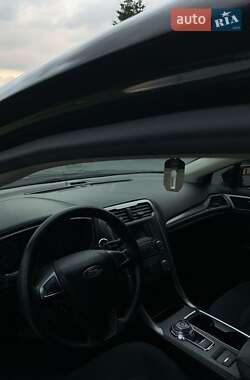 Седан Ford Fusion 2016 в 