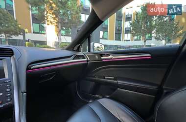 Седан Ford Fusion 2016 в 
