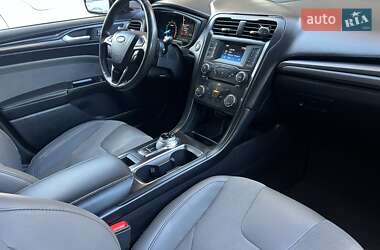 Седан Ford Fusion 2017 в 