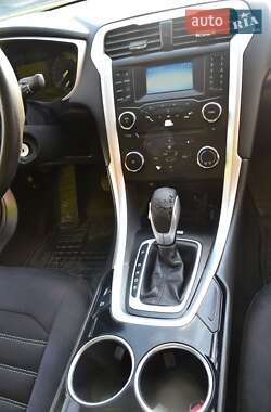 Седан Ford Fusion 2013 в 