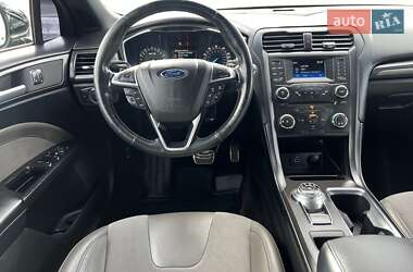 Седан Ford Fusion 2017 в 