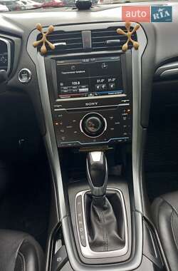 Седан Ford Fusion 2015 в 