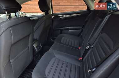 Седан Ford Fusion 2017 в 