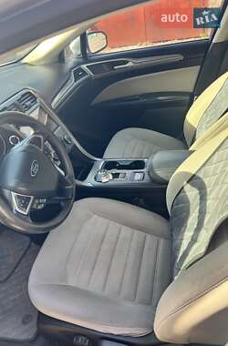 Седан Ford Fusion 2016 в 