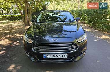 Седан Ford Fusion 2015 в 