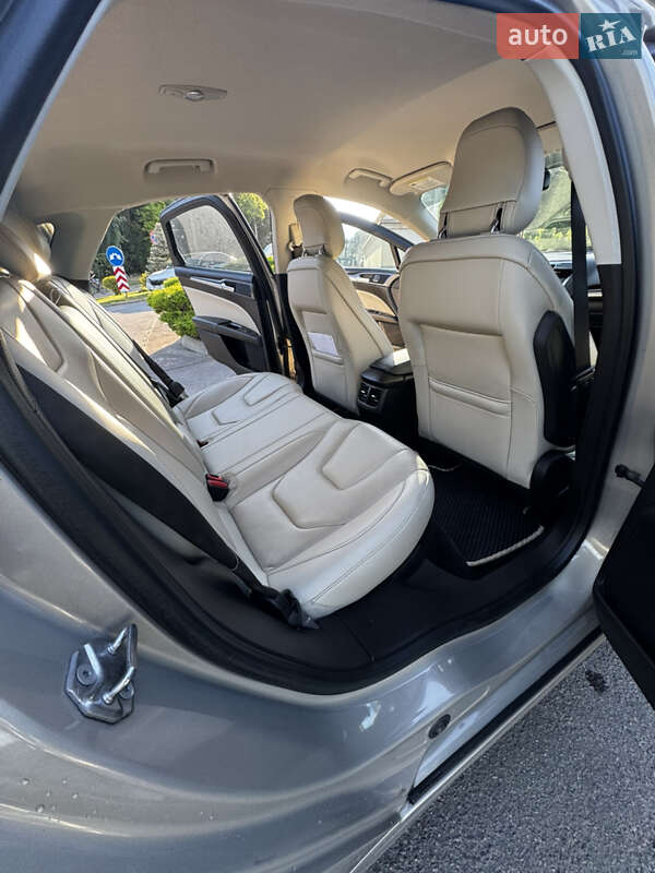 Седан Ford Fusion 2014 в Львове