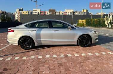 Седан Ford Fusion 2015 в 