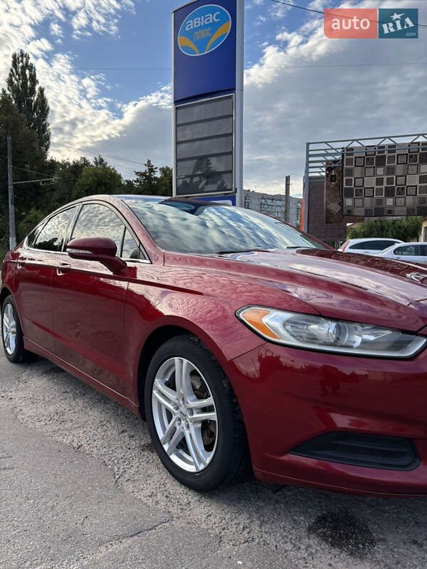 Седан Ford Fusion 2015 в 
