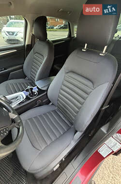 Седан Ford Fusion 2015 в 