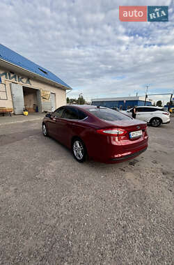 Седан Ford Fusion 2015 в 