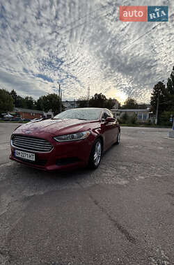 Седан Ford Fusion 2015 в 