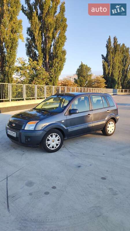 Хэтчбек Ford Fusion 2006 в 