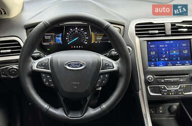 Седан Ford Fusion 2017 в 