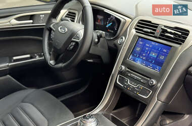 Седан Ford Fusion 2017 в 