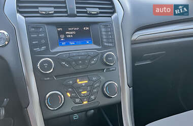 Седан Ford Fusion 2017 в 