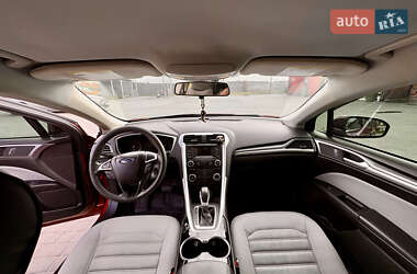 Седан Ford Fusion 2014 в 