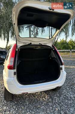 Хэтчбек Ford Fusion 2011 в 