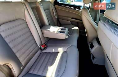 Седан Ford Fusion 2017 в 