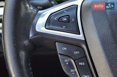 Седан Ford Fusion 2013 в 