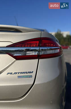 Седан Ford Fusion 2016 в 