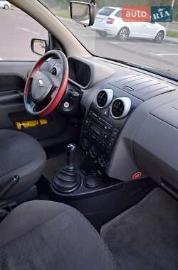 Хэтчбек Ford Fusion 2002 в 
