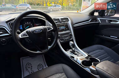 Седан Ford Fusion 2016 в 
