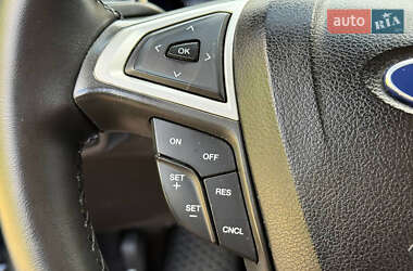 Седан Ford Fusion 2016 в 