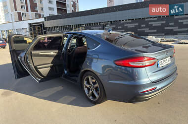 Седан Ford Fusion 2018 в 