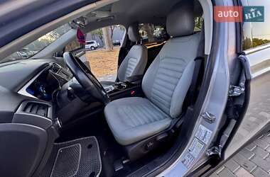 Седан Ford Fusion 2013 в 
