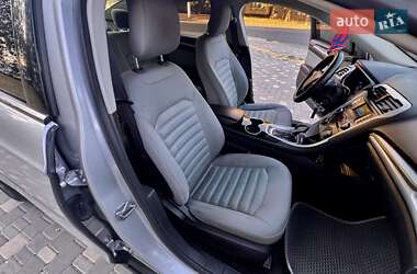 Седан Ford Fusion 2013 в 