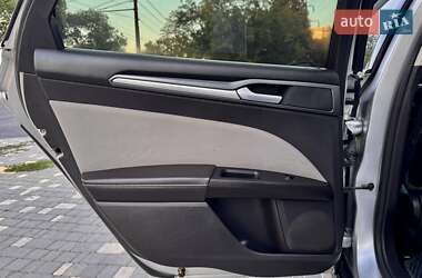 Седан Ford Fusion 2013 в 