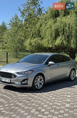 Седан Ford Fusion 2020 в 