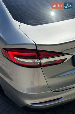 Седан Ford Fusion 2020 в 