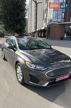 Седан Ford Fusion 2019 в 